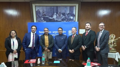 Group photo of Rutgers staff with Indian delegation